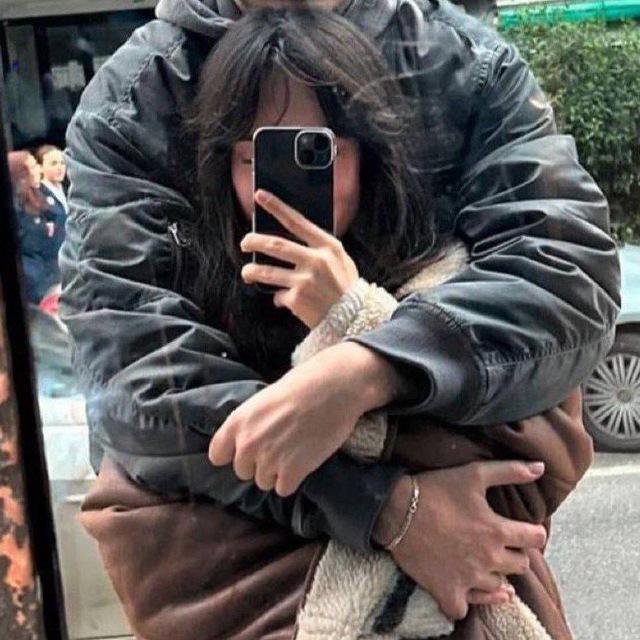 𝘔𝘦 𝘢𝘯𝘥 𝘞𝘩𝘰?
