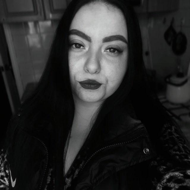анюта
