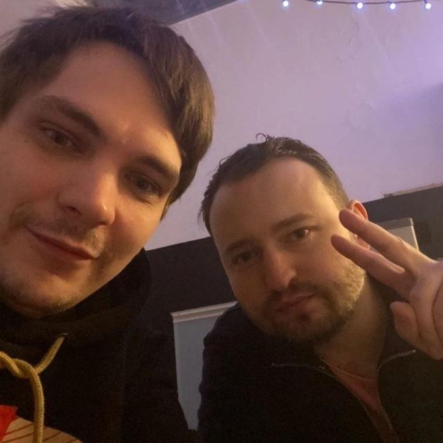АнтиРезкаяпопулярностьбезуверенностичточелнестрельнулнапятьминут+почемутовсесчитаютегомудрецомнаавтомате без контекста