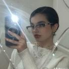 👩🏻💘