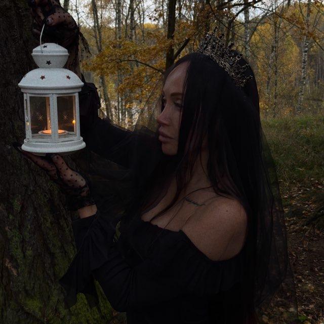 Alina Black Magic