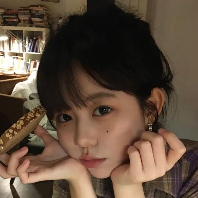 第一次看见宇宙，是与你四目相对的时候