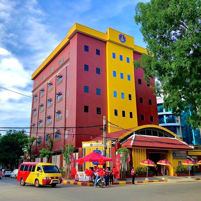 សាលារៀនសុវណ្ណភូមិ ទីតាំងក្រុងតាខ្មៅទី១