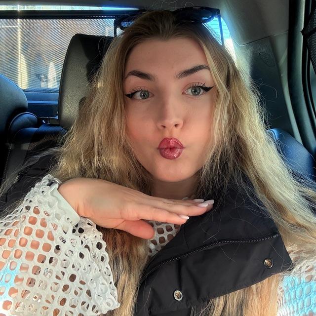 KATE HERE✌️