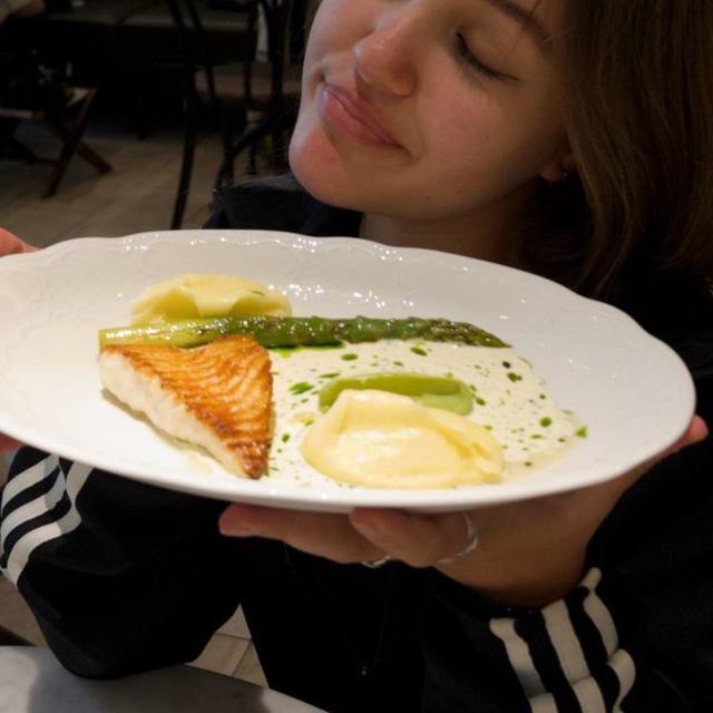 ALYSSA EATS