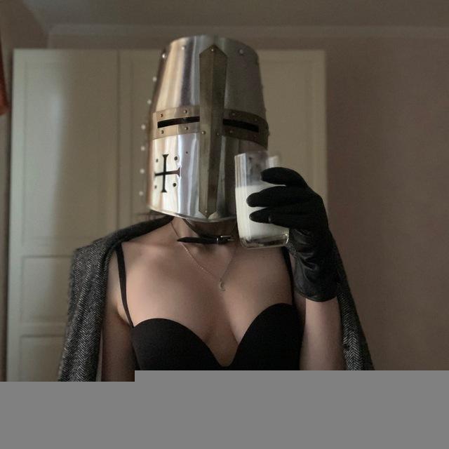 Злая кастует
