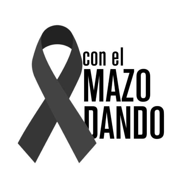 Con El Mazo Dando