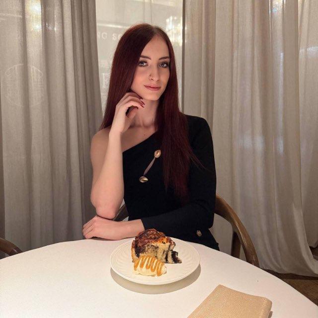 Диана создает