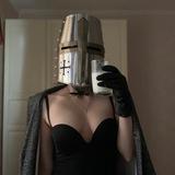Злая кастует