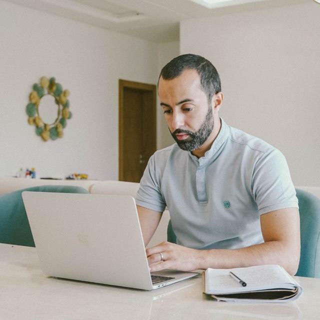 "Lance ton business rentable en 90 jours sans sacrifier tes valeurs"