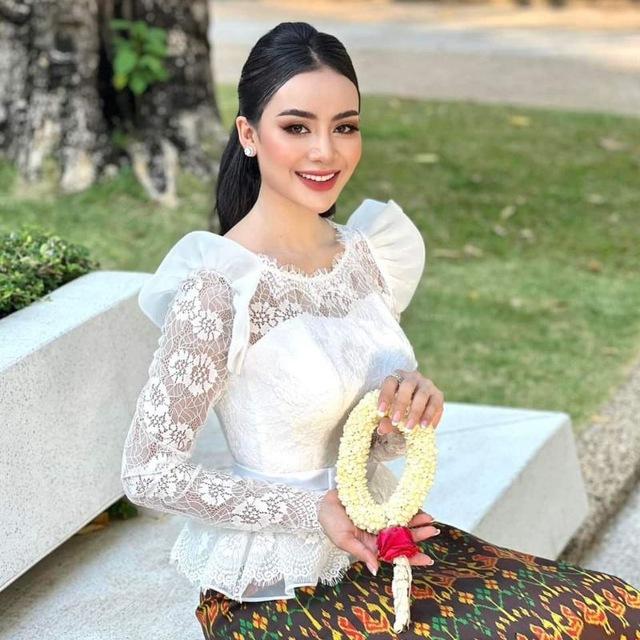 GENESIS FASHION AND BEAUTY