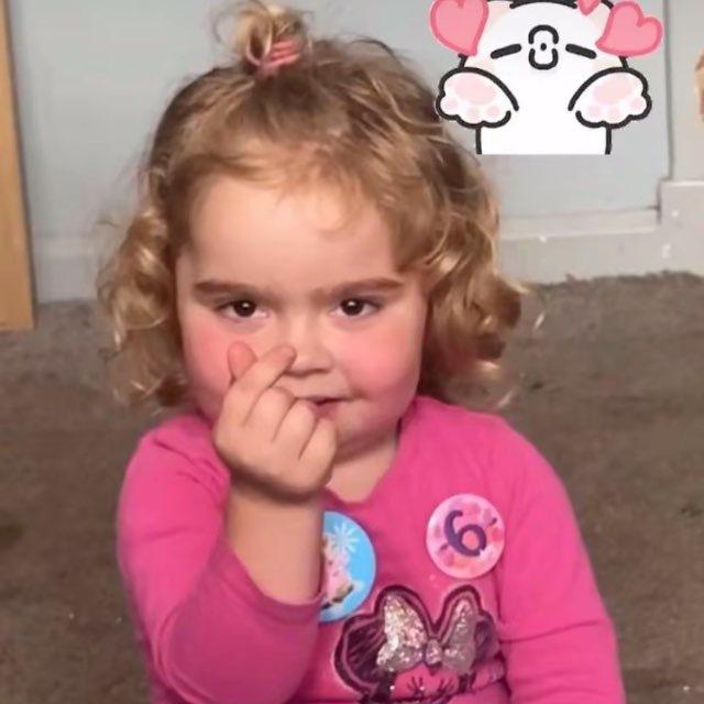 Baby Carice’s GIF