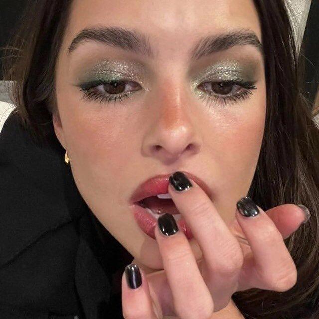 brunette babe rules