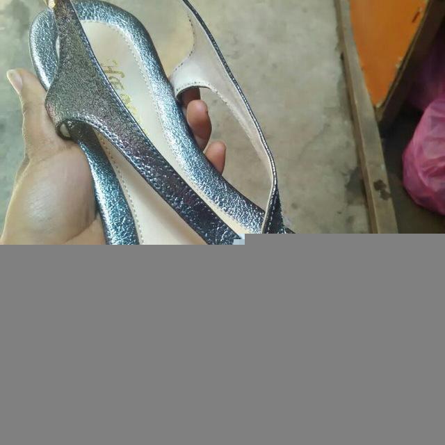 ጣይቱ ሀገርኛ የሴት ጫማ መሸጫ በደርዘን