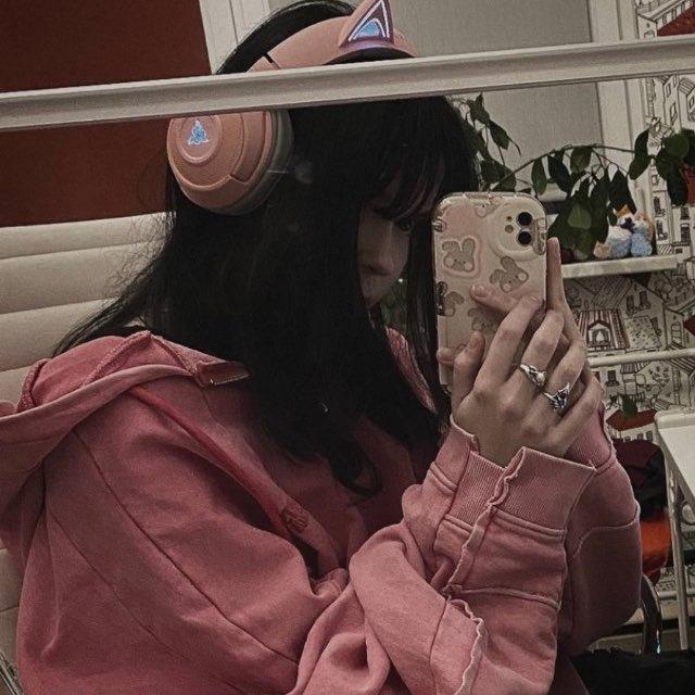 Власточка(^•~•^)