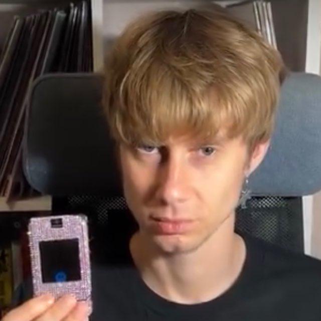 миша щитпостит