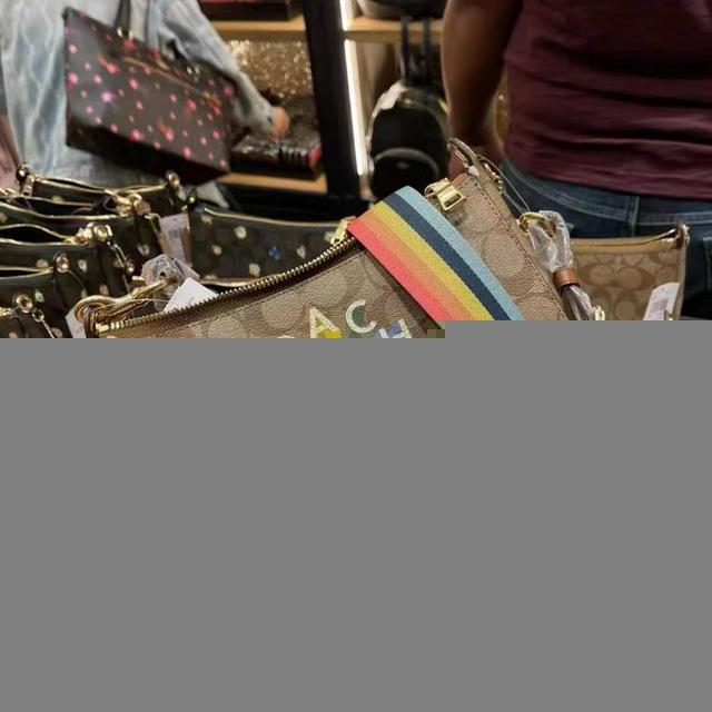 SHIRT / WATCH @mimpi.pakai.coach