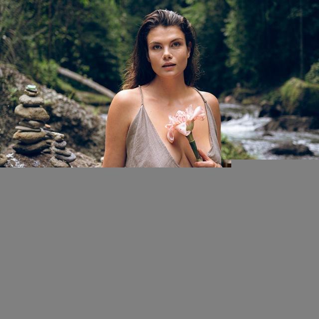Yana SHE