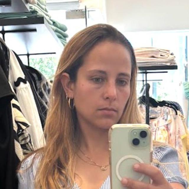 מי שמביט בי מאחור | שירה קדרי