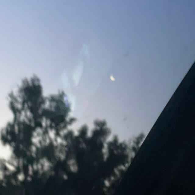 به ماه نگاه کن.