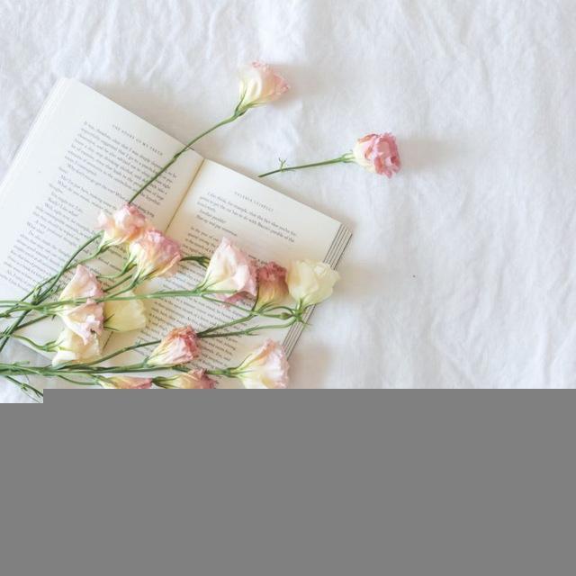 с книгой по душам