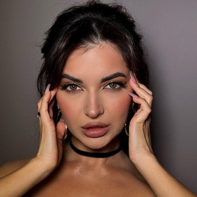 Изгибы,клей и внутренняя Моника Беллуччи ♠️