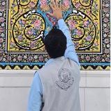 لِعَلِيٍّ خَادِمٌ