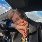 ale Ksandra не умолкает