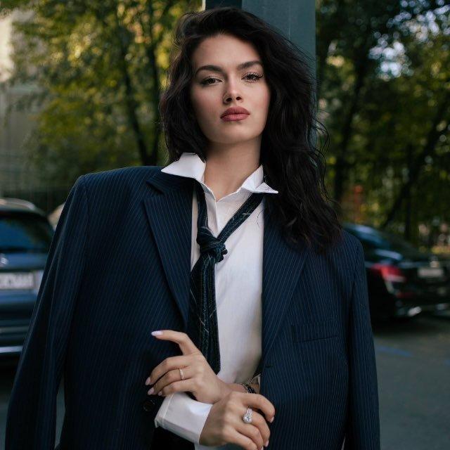 VALERIA GÚBERT