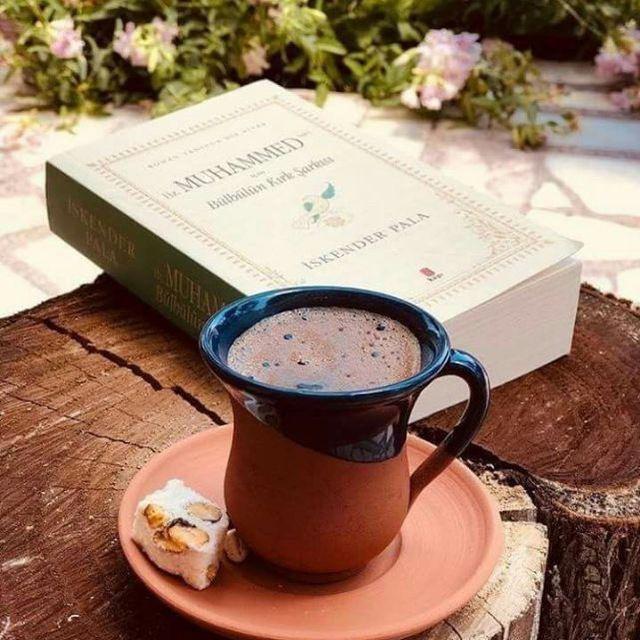 كتاب وقهوة 📚☕️