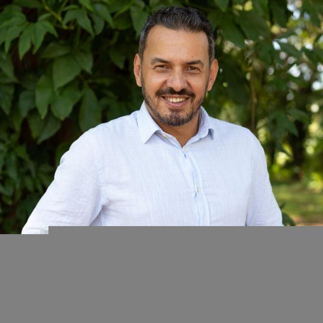 Dr. Elias Pereira