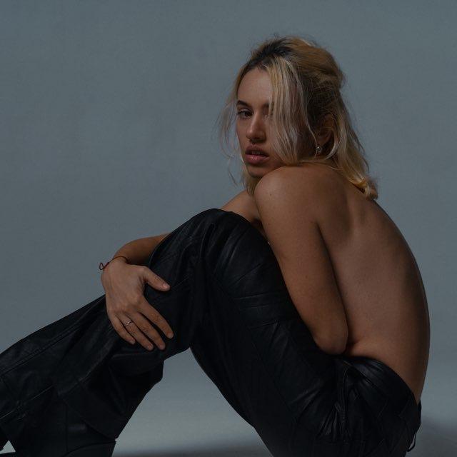 Nastya Zhmud ♡ DESIGN&MINDSET