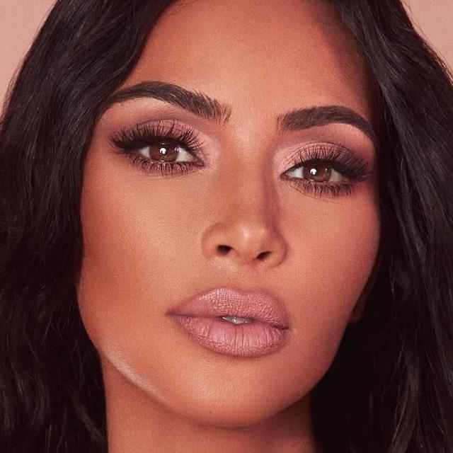 KARDASHIAN 𝐋𝐈𝐍𝐊𝐒