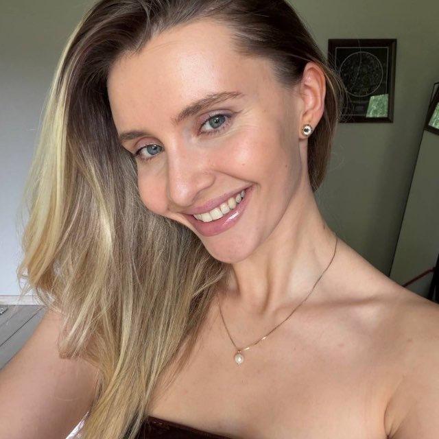 KSENY LAPSHINA