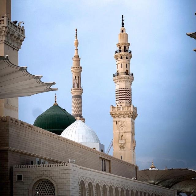 "فاعبدهُ واصطبرْ لعبـٰدتهِ هل تعلمُ لهُ سَمِیࣰّا"