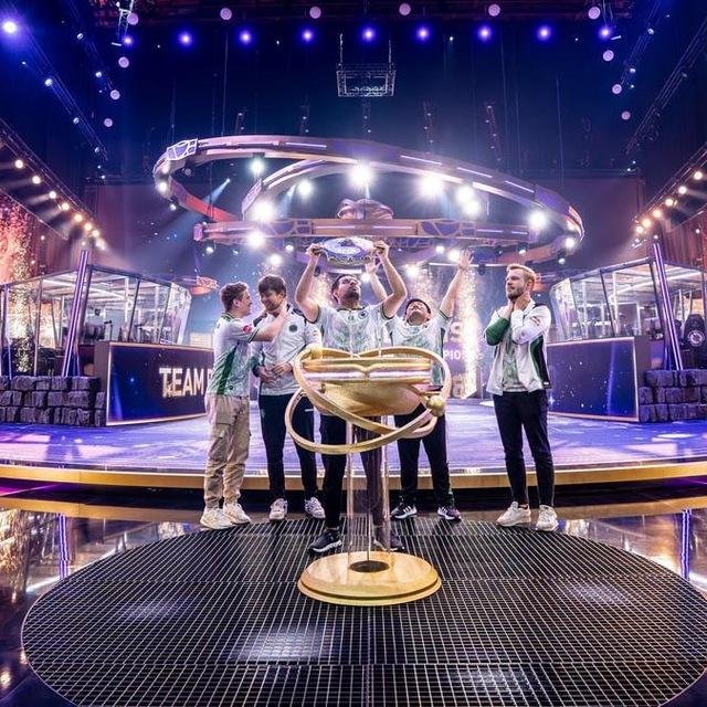 Киберспорт. Dota 2. CS2.