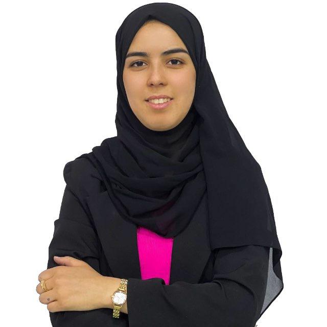 الاستاذة رانيا في مادة الرياضيات