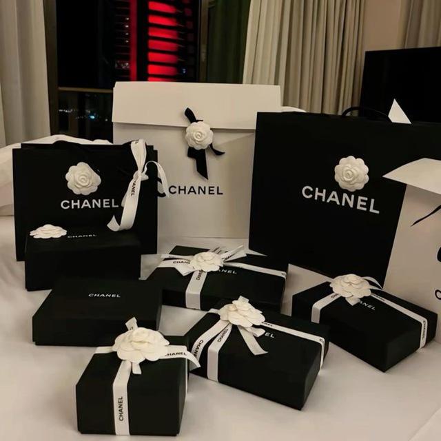 小琉璃 👜包包 手表⌚️ 香水👛频道