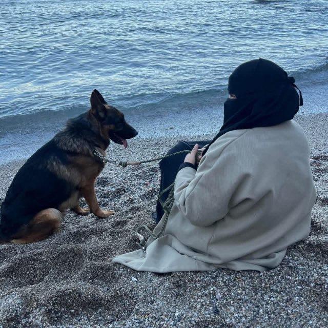 الاستاذة ايمان لمادة الفلسفة