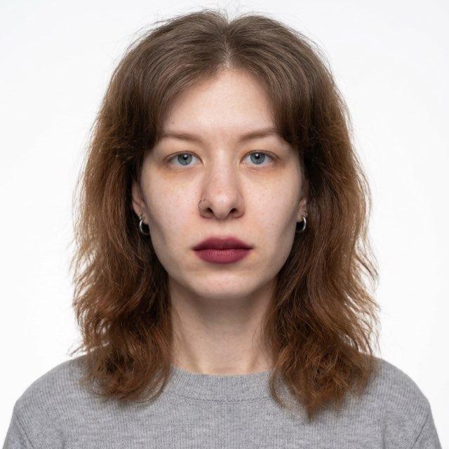 Девушка с мопсом