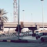 - يكتُب .