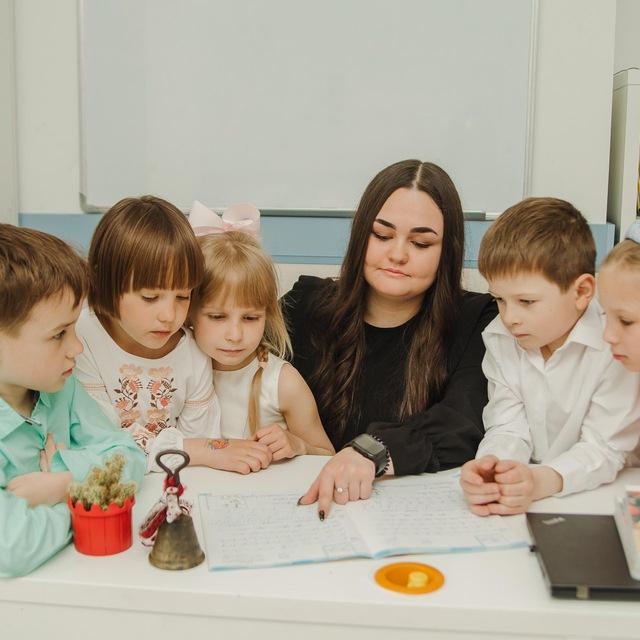 Olenka Korolevych👩🏻‍🏫📚
