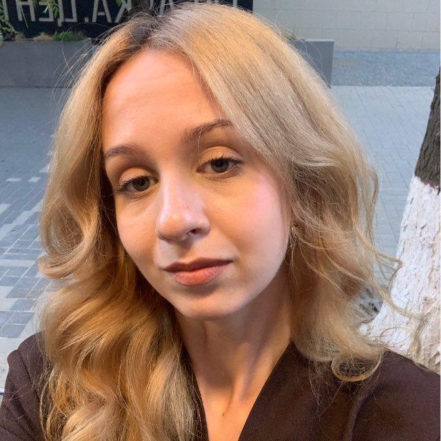 Лера и ее косметика