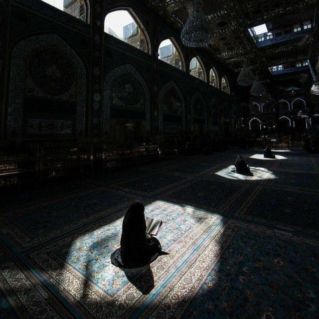 امْرَأَةٌ تُحَاوِلُ.