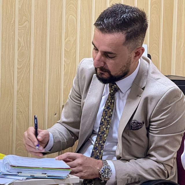 الأستاذ أحمد المرشد