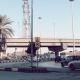 - يكتُب .