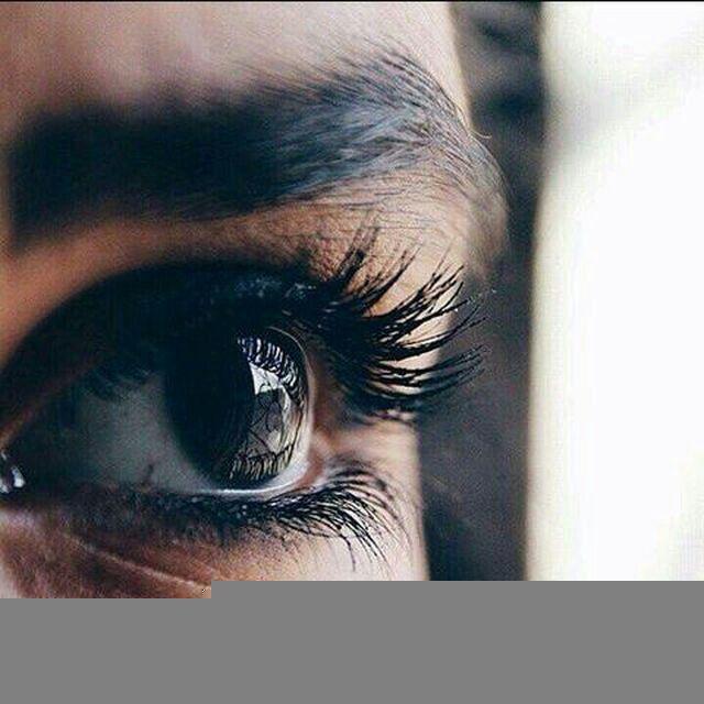 عيوِنك وقلبُك عنُ ألف حبُ.