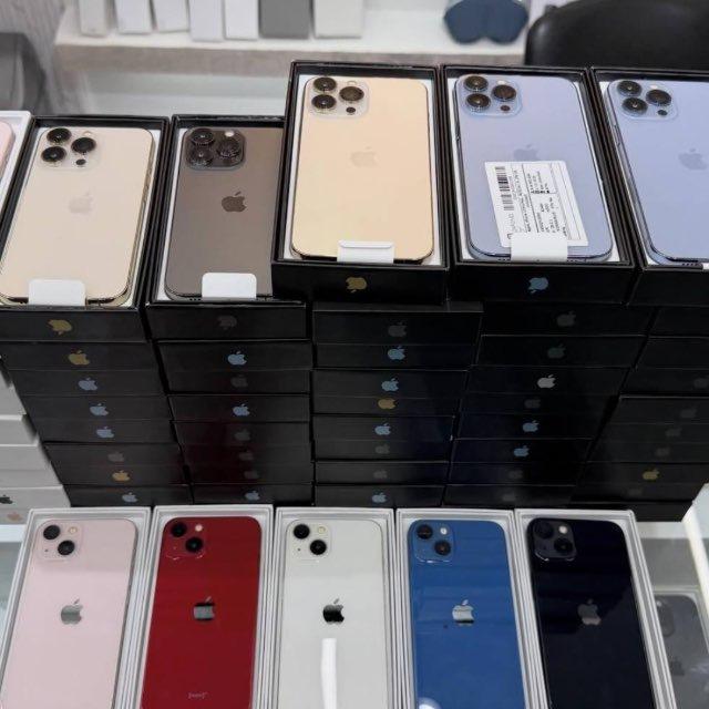 USED PHONES & COMPUTER