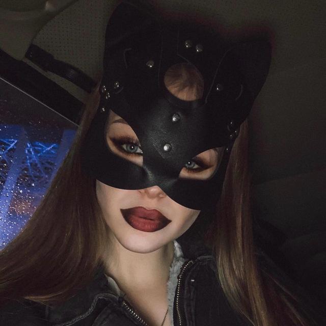 девочка с кошкой 🐾