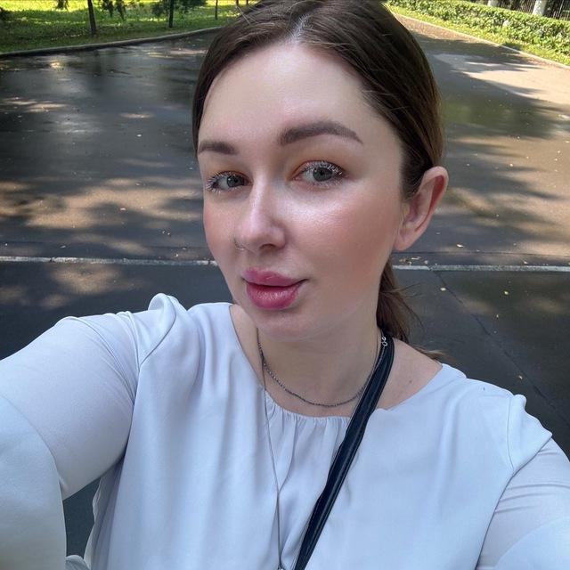 Юля живет жизнь